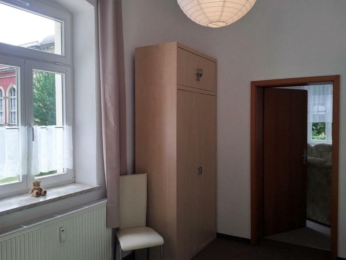 Am Personenaufzug *