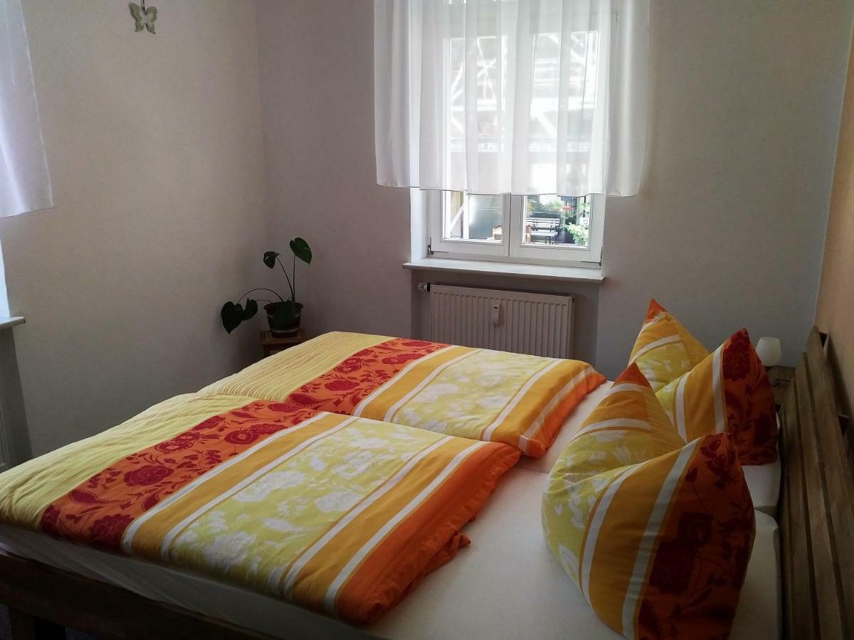 Am Personenaufzug *