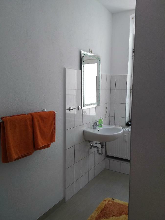 Am Personenaufzug *